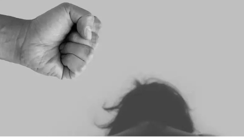 В Крыму семейная пара изнасиловала свою подругу на глазах у дочери