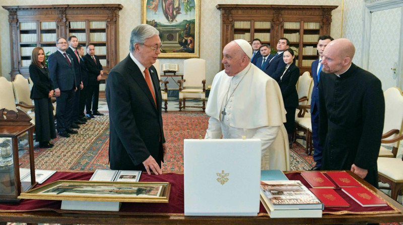В Ватикане прошла встреча Токаева с Папой Римским