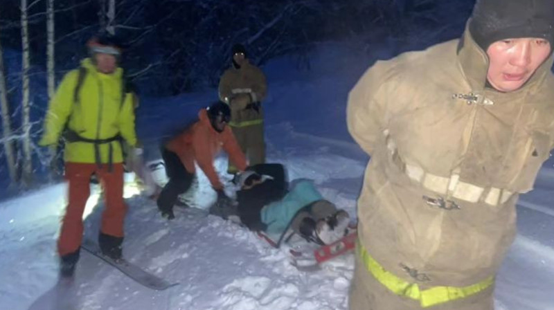 Россиянку со сломанной ногой спасали в горах Риддера