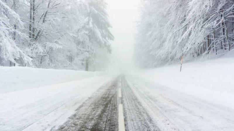 Непогода стала причиной закрытия 10 участков автодорог в Казахстане