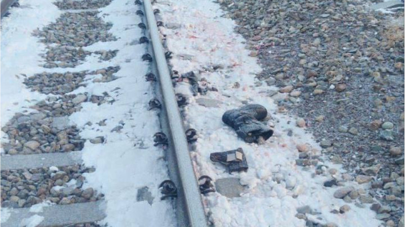 Поезд переехал людей в Жамбылской области