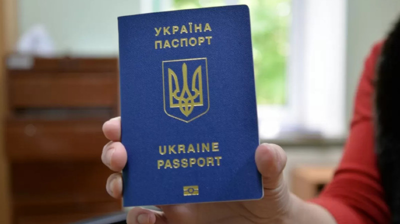 Зеленский решил отобрать гражданство у некоторых украинцев