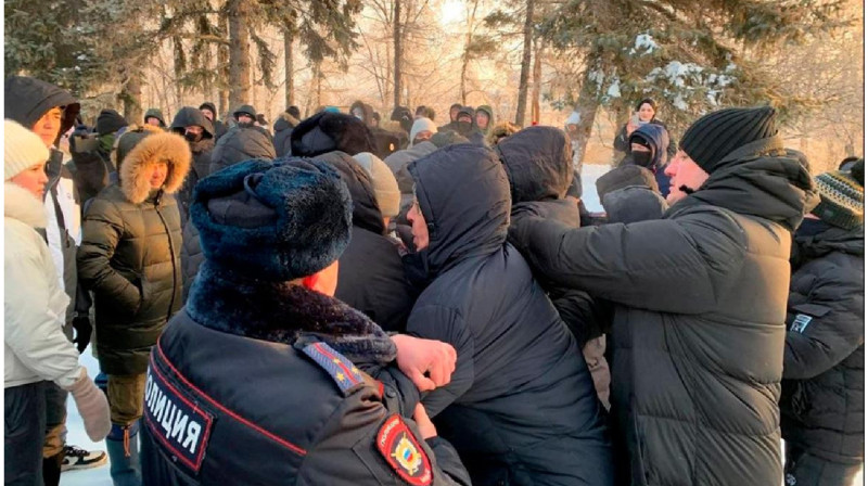 60-летнюю участницу митинга в поддержку Алсынова задержали в Башкортостане