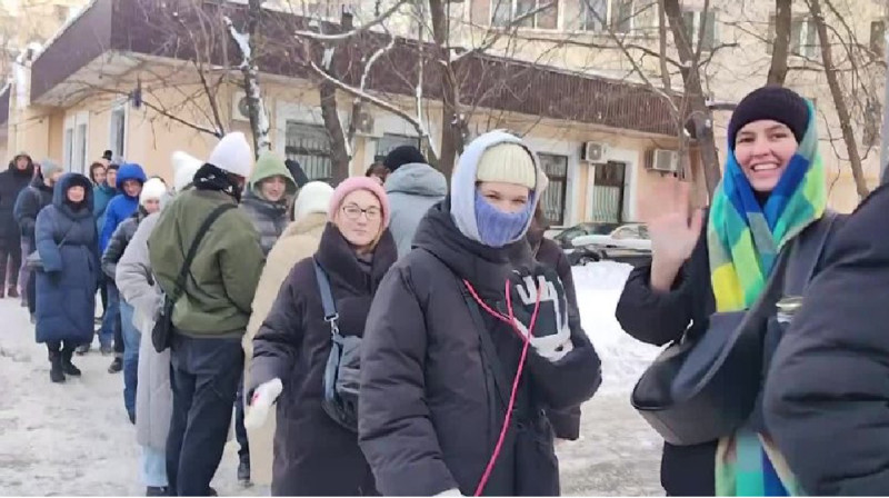 На видео сняли огромные очереди из желающих поддержать Надеждина