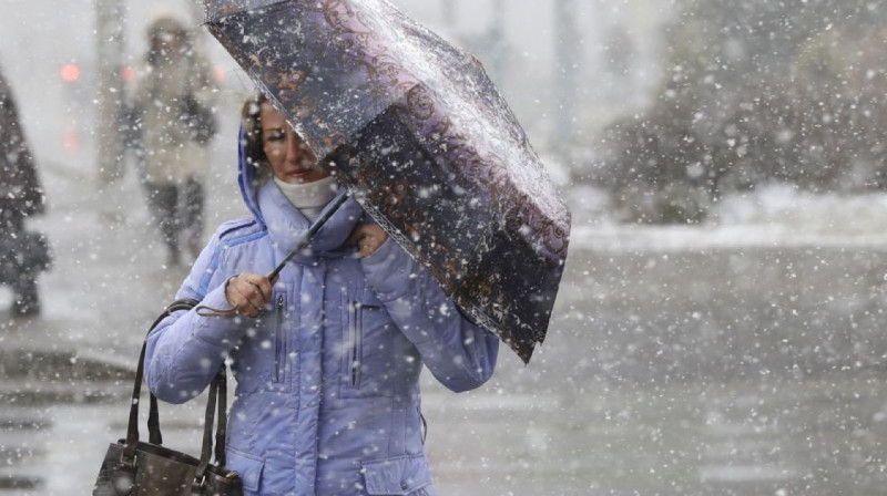 Штормовое предупреждение объявили в восьми областях страны
