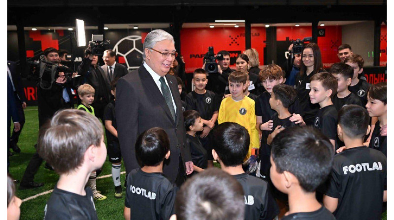 Токаев посетил футбольный центр Footlab в Алматы (видео)