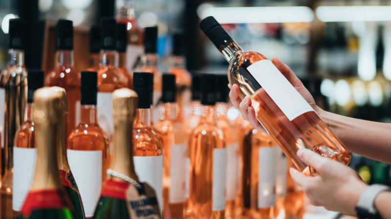 В Саудовской Аравии открыли первый алкогольный магазин