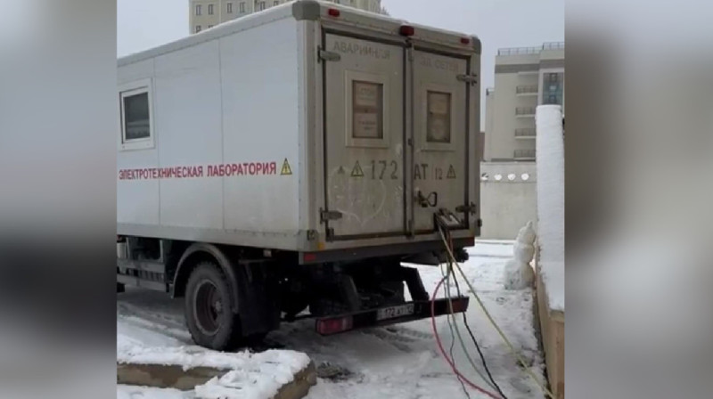 Из-за аварии жители нескольких домов в Актау остались без света