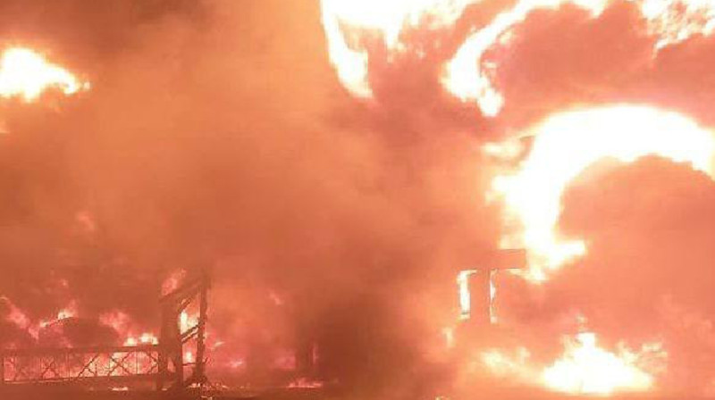 Сильный пожар разгорелся в Полтаве после российского обстрела