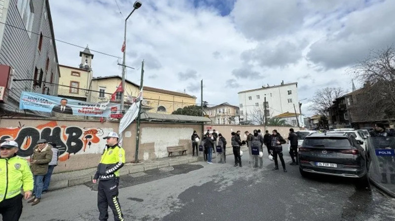 Вооруженные люди в масках открыли стрельбу в католической церкви Стамбула