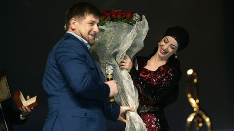 Директор народного ансамбля «Нохчо» получила высший орден Чечни: ее считают третьей женой Рамзана Кадырова