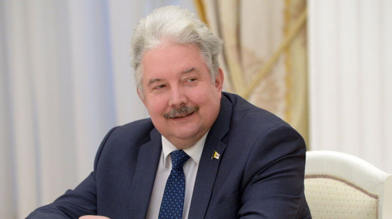 Один из кандидатов в президенты РФ отказался участвовать в выборах и призвал поддержать Путина