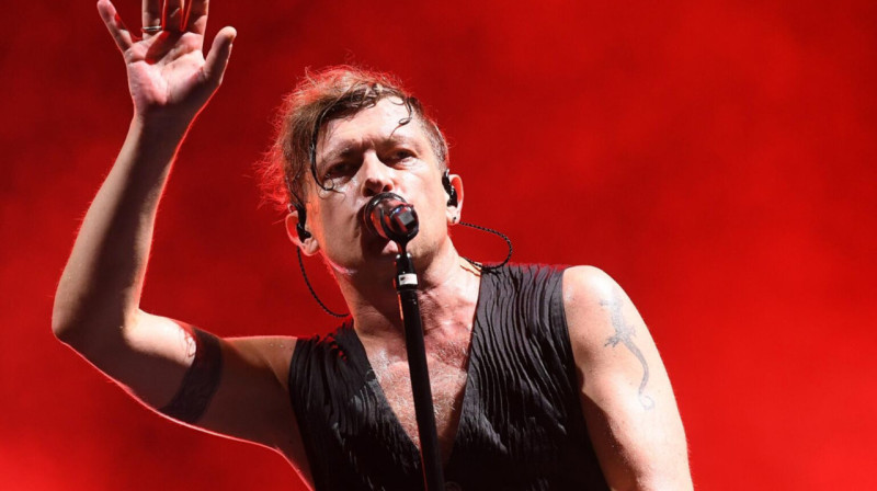 Солист "Би-2" Лёва освобожден из миграционной тюрьмы Таиланда