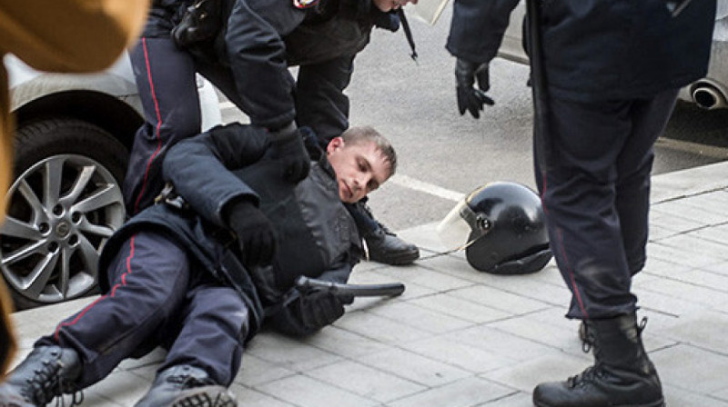 Житель Нижнекамска напал с ножом на полицейских