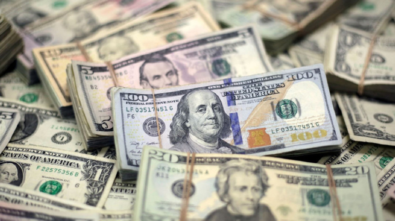 Тенге снова ослаб по отношению к доллару