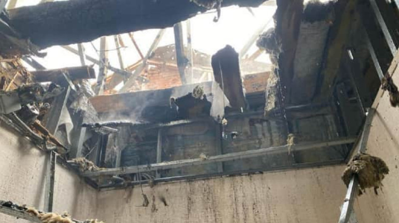 В Харьковской области в результате обстрела разрушен отель. Под завалами оказался человек