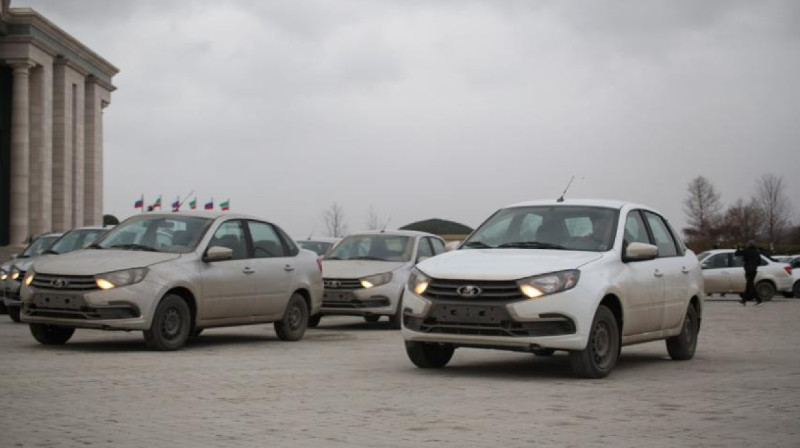 Кадыров подарил автомобили LADA Granta более 300 имамам Чечни