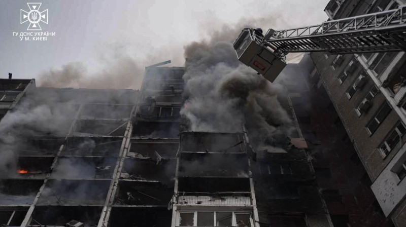 Ракетный удар нанесли по Киеву, погибли три человека