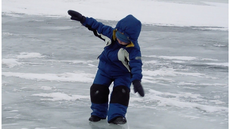 В Кокшетау 6-летний ребёнок провалился под лёд
