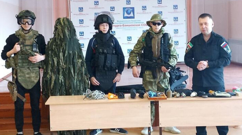 В Приморском крае на войну пытаются завербовать школьников