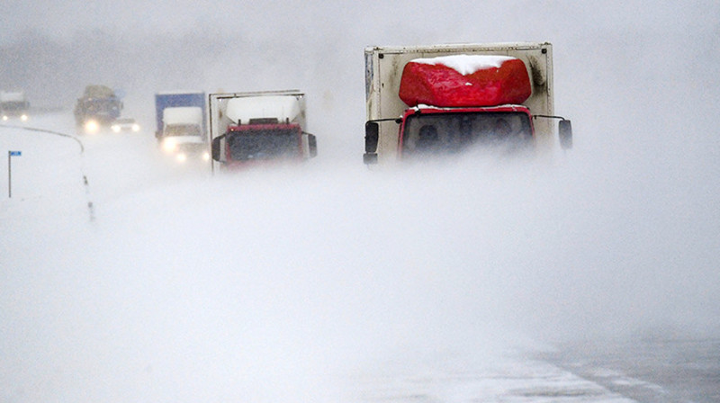 Людей продолжают спасать из снежного плена на трассах в Актюбинской области