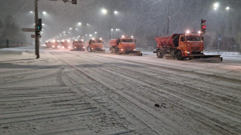 Около 1,5 тыс. единиц спецтехники выйдут убирать снег в Астане