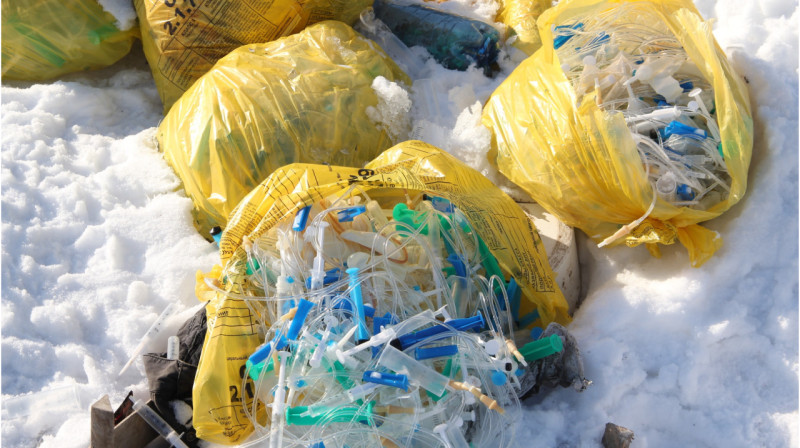 Незаконный склад опасных медицинских отходов нашли в Костанайской области