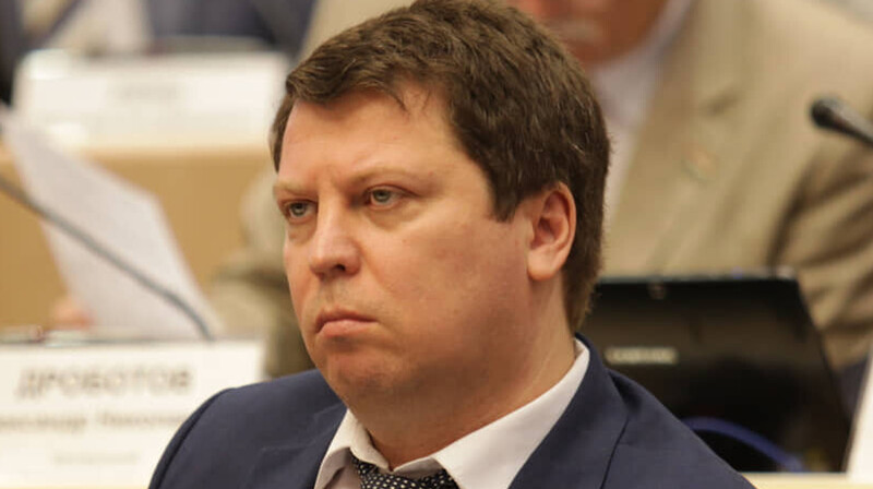 «Народ подраспустился» - депутат Госдумы возмутился «женским сумкам» коллег