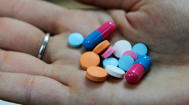 «Не хотела их пить»: жительница Мариуполя умерла после приема западных лекарств