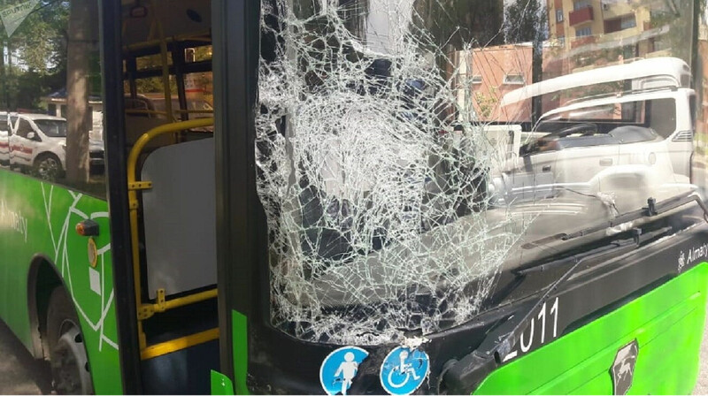 Три автобуса столкнулись в Алматы, есть пострадавшие