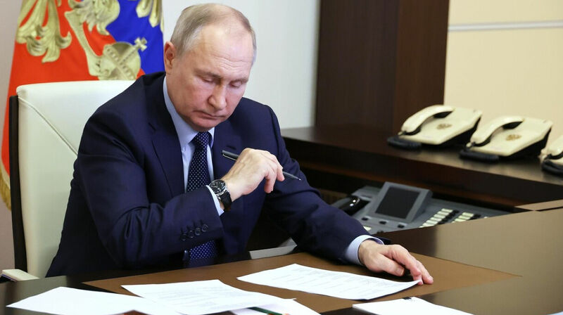 Путин подписал закон о конфискации имущества за фейки об армии РФ