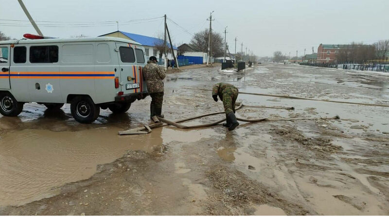 Талая вода скопилась в селе ЗКО