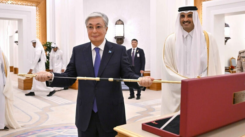 Токаеву вручили меч основателя Государства Катар