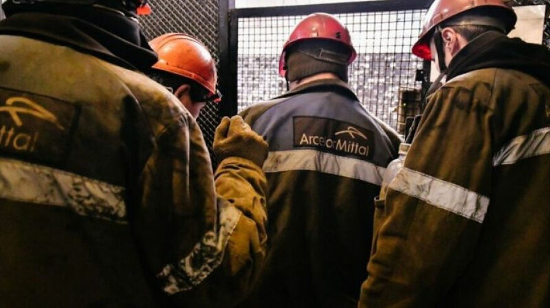 Задержана группировка, вымогавшая деньги у шахтёров "АрселорМиттал Темиртау". ВИДЕО