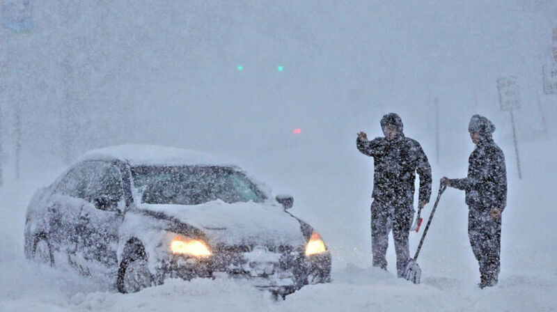 Полиция Алматы предупредила водителей и пешеходов о гололеде