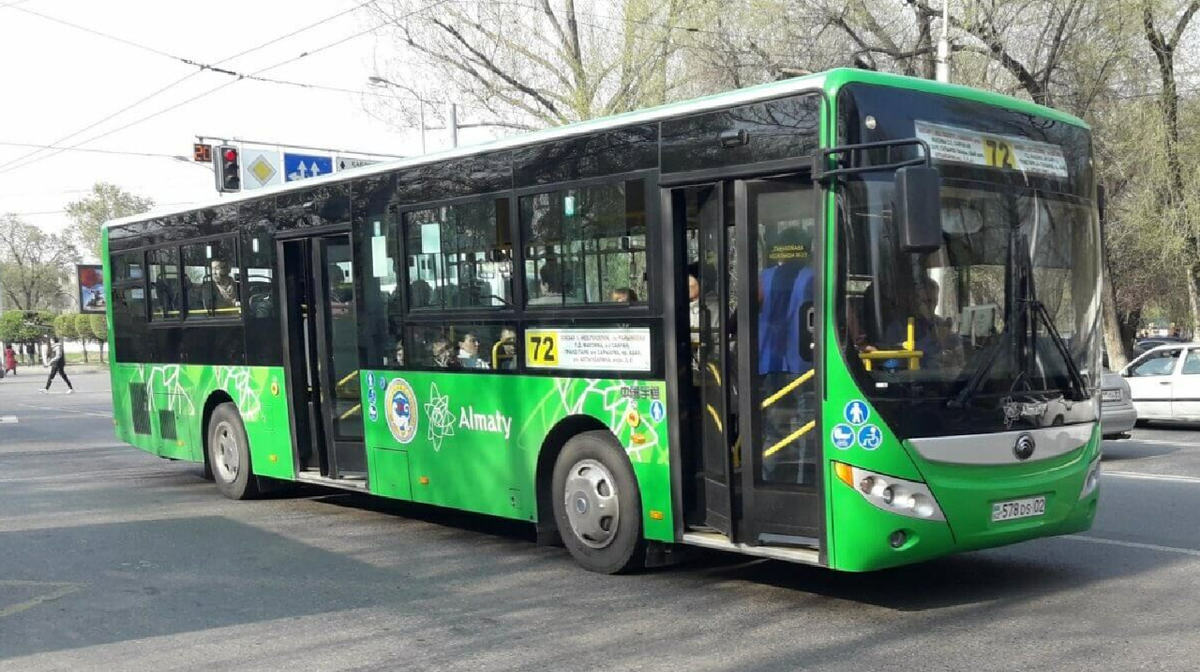 Автобусы сегодня алматы. Автобусы Алматы. Автобус 72. Автобус 2 ГИС. Алматинский автобус.