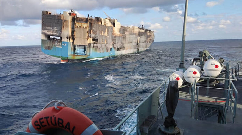 В Каспийском море затонуло судно с пассажирами