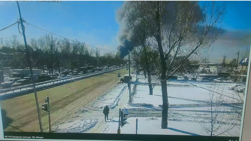 Сильный пожар разгорелся недалеко от "барахолки" в Алматы. ВИДЕО