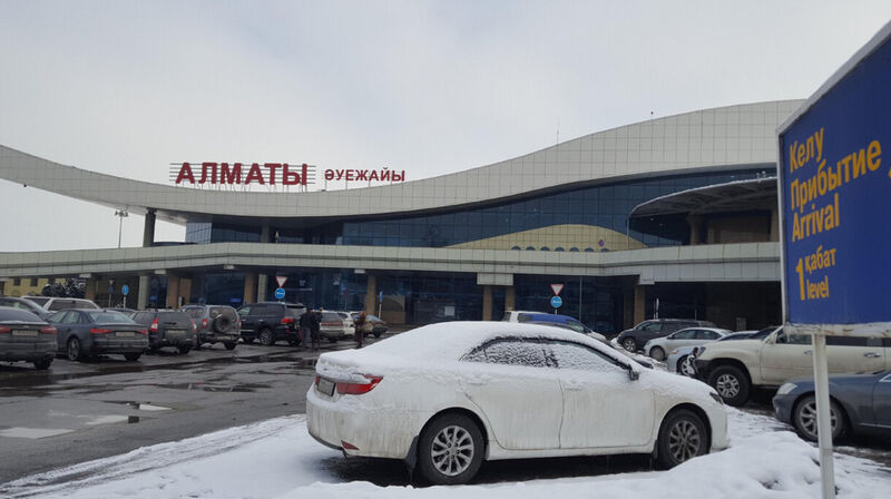 Задержка рейсов в аэропорту Алматы: авиакомпания прокомментировала ситуацию