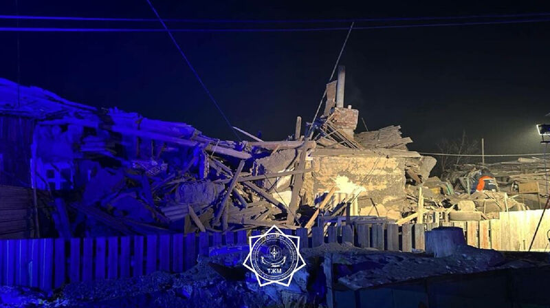 Взрыв в жилом доме в Караганде: под завалами обнаружили газовые баллоны