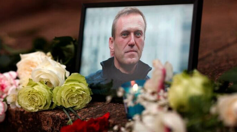 50 тысяч человек обратились в Следственный комитет с требованием отдать тело Навального родным