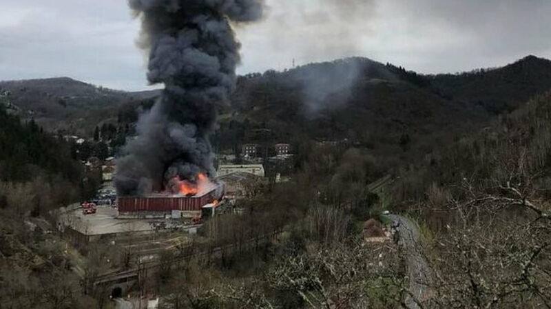 900 тонн литиевых батарей сгорели на складе во Франции