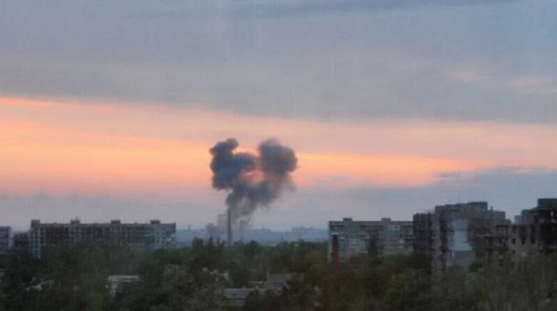 В оккупированном Мариуполе раздались взрывы: возможно, упал самолет