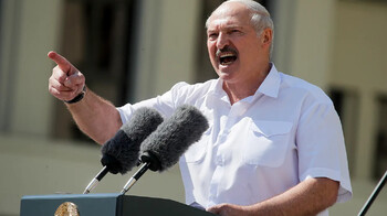Лукашенко распорядился выдавать патрульным стрелковое оружие