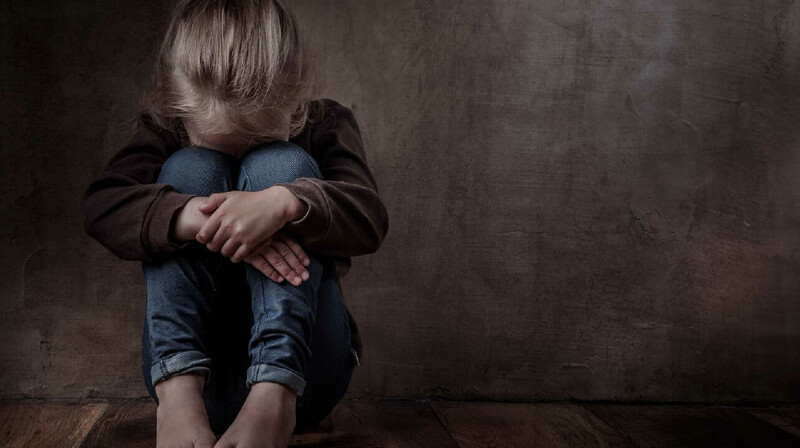 На мужчину, пинающего детей, завели уголовное дело в Туркестанской области