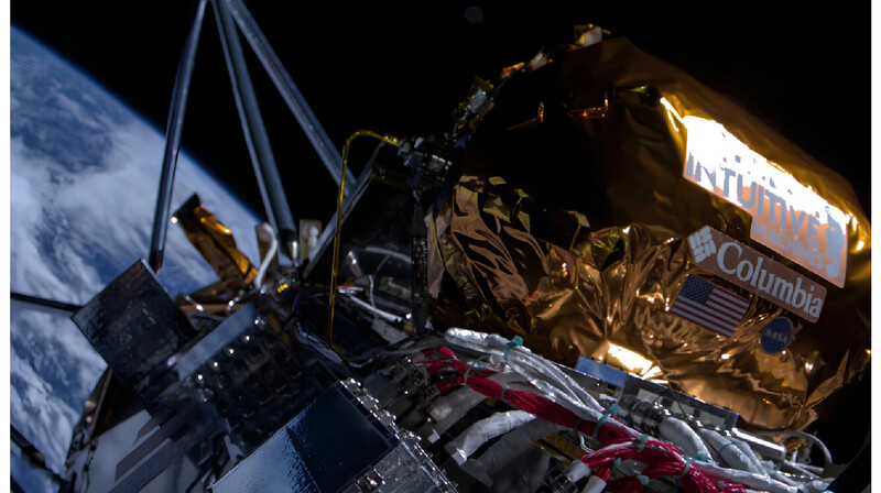 США впервые за 50 лет вновь ступили на Луну