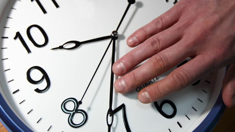 Казахстанцев предупредили о сбое в работе сервисов из-за смены часового пояса