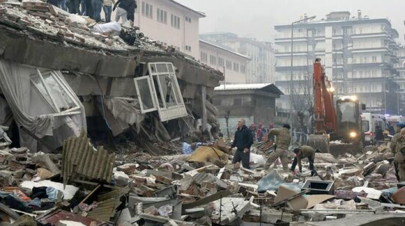 Суд в Турции приговорил к 18 годам подрядчика, рухнувшего при землетрясении дома