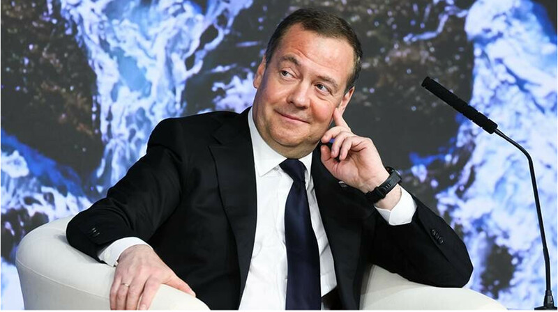 "Они наши враги" — Медведев призвал мстить ЕС за новый пакет санкций