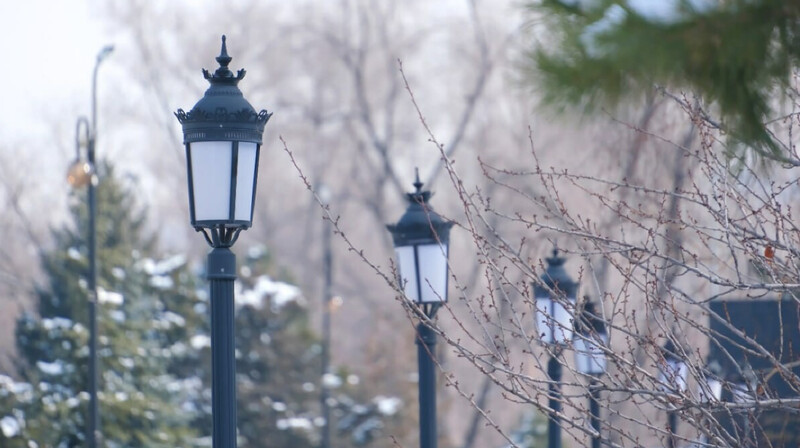 В Алматы массово воруют и портят фрагменты уличного освещения